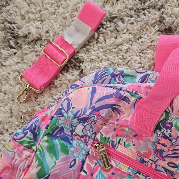 Lilly Pulitzer x Disney Weekender Duffel Bag Lilly Loves Disney - Picture 9 of 10
